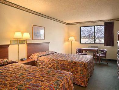 Super 8 By Wyndham Canton/livonia Area Hotel